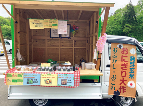 軽トラをキッチンカー風に改装した移動販売車